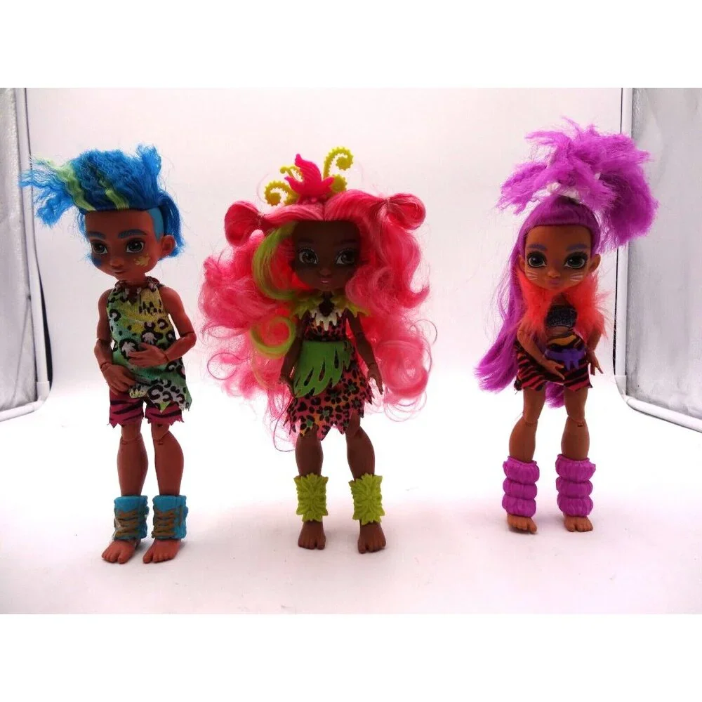 Cave Club Roaralai Doll Poseable Prehistoric Fashion Doll‎ Caveman and Ferrnessa